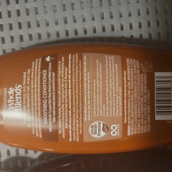 Garnier Whole Blends Coconut Oil and Cocoa Butter Shampoo and Conditioner - Picture 3 of 3